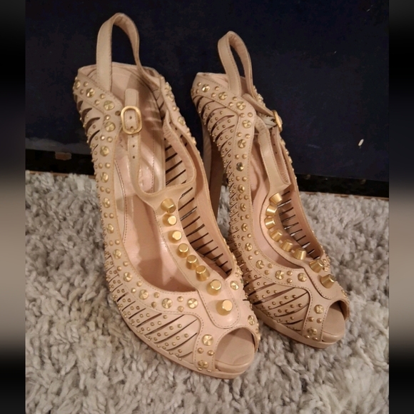 Alexander McQueen Y2K Nude Heels with Gold Stud Accents - Picture 5 of 13